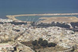 Image du Maroc Professionnelle de  Vue aérienne d'Asilah, ville du nord du Maroc sur l'océan Atlantique à 40 km au sud de Tanger, Vendredi 9 Août 2002.  (Photo / Abdeljalil Bounhar)



 